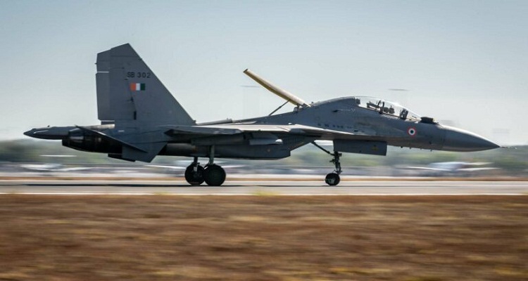 الطائرة المقاتلة متعددة المهام Su-30MK الهندية روسية الصنع في "Pitch Black 2022"