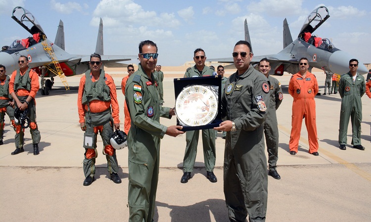 تدريب جوى مشترك للقوات الجوية المصرية والهندية بإحدى القواعد المصرية