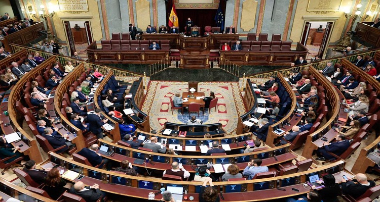 رئيس الحكومة ، بيدرو سانشيز ، يحضر جلسة المراقبة في الكونغرس