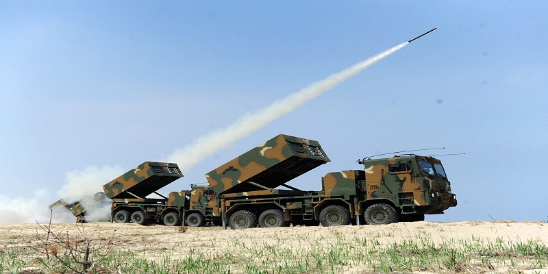ستتلقى قاذفة صواريخ K239 Chunmoo الكورية من Hanwha نظام الحرب البولندية TOPAZ Group التابع لمجموعة WB وشاحنة Jelz 8 × 8 كمركبة حاملة