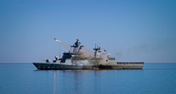 كورفيت إرفورت تطلق صاروخ RBS 15 MK3 المضاد للسفن