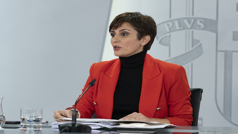 وزيرة السياسة الإقليمية والمتحدث الرسمي باسم الحكومة ، إيزابيل رودريغيز