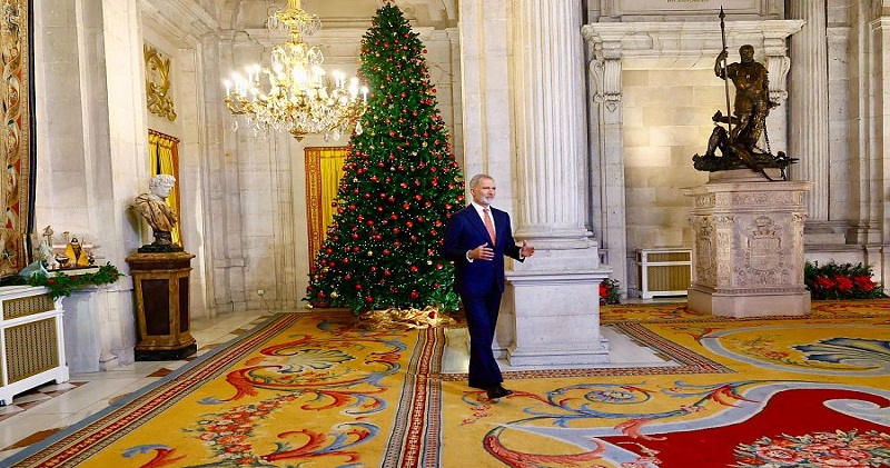 يدعو الملك إلى الهدوء في مواجهة صراع سياسي عنيف في رسالة مُخصصة لضحايا إعصار دانا