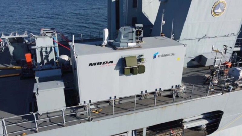 يُدمج جهاز عرض أسلحة الليزر من MBDA وRheinmetall في حاوية بطول 20 قدمًا مُثبتة على متن الفرقاطة - ساكسن